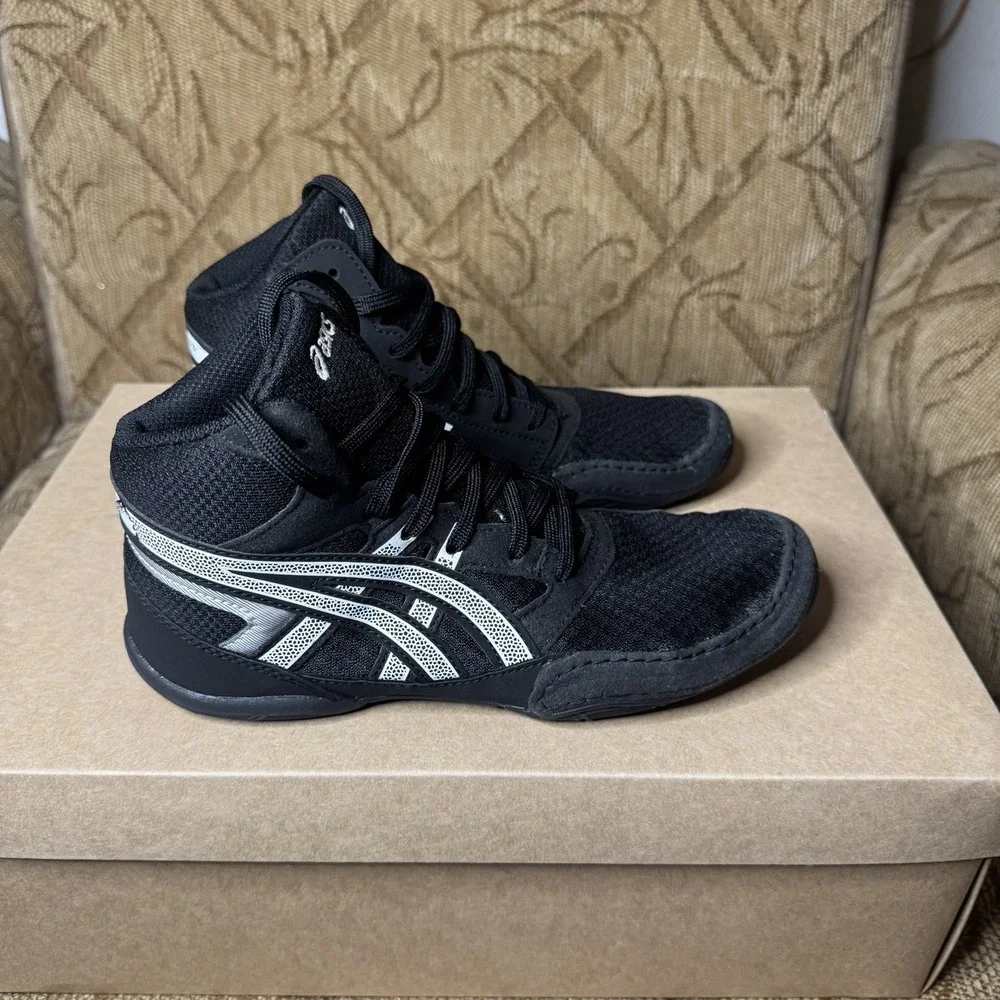 ASICS Snapdown 4 GS Black White 1084A014-001 Boys Size 4 Youth Wrestling Shoes